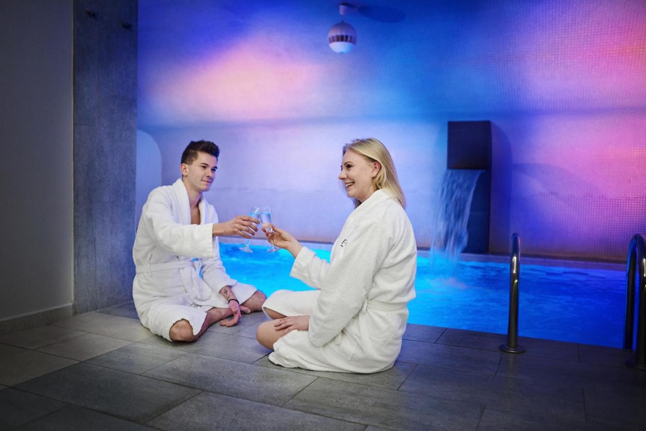 שווידניקה Hotel Fado Spa & Restaurant מראה חיצוני תמונה