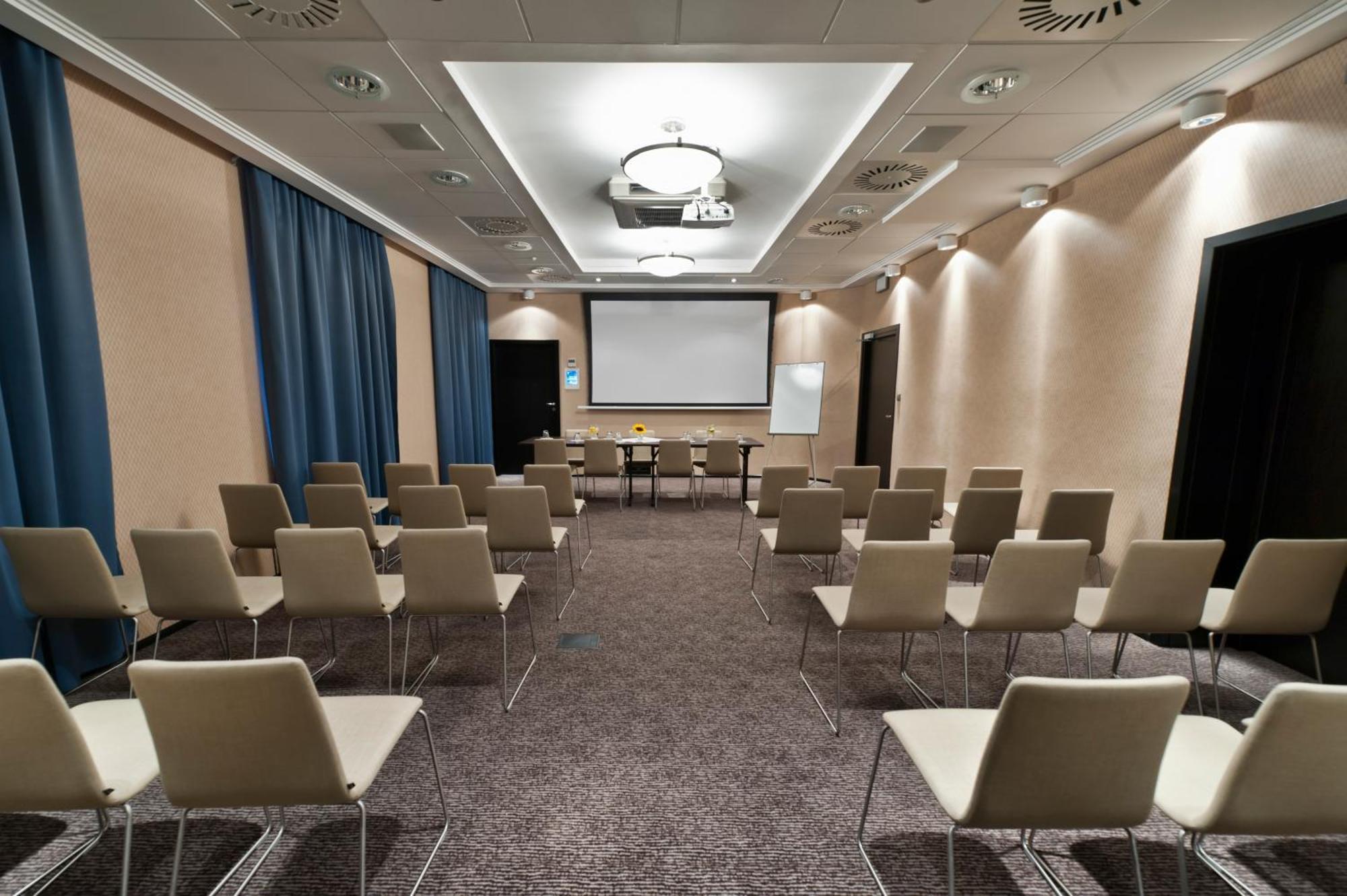 שווידניקה Hotel Fado Spa & Restaurant מראה חיצוני תמונה