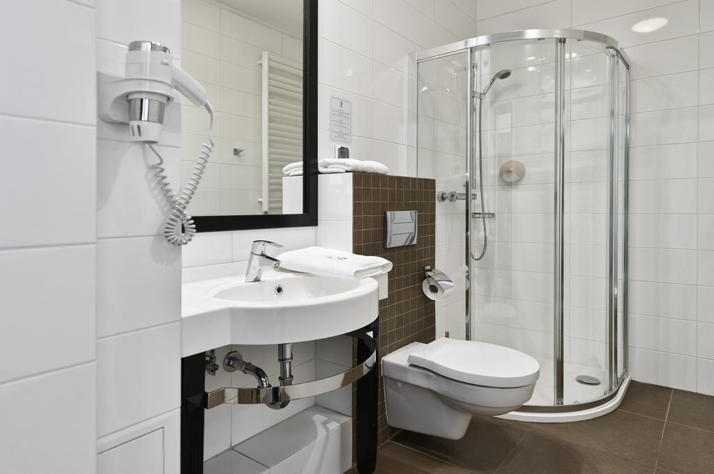 שווידניקה Hotel Fado Spa & Restaurant מראה חיצוני תמונה