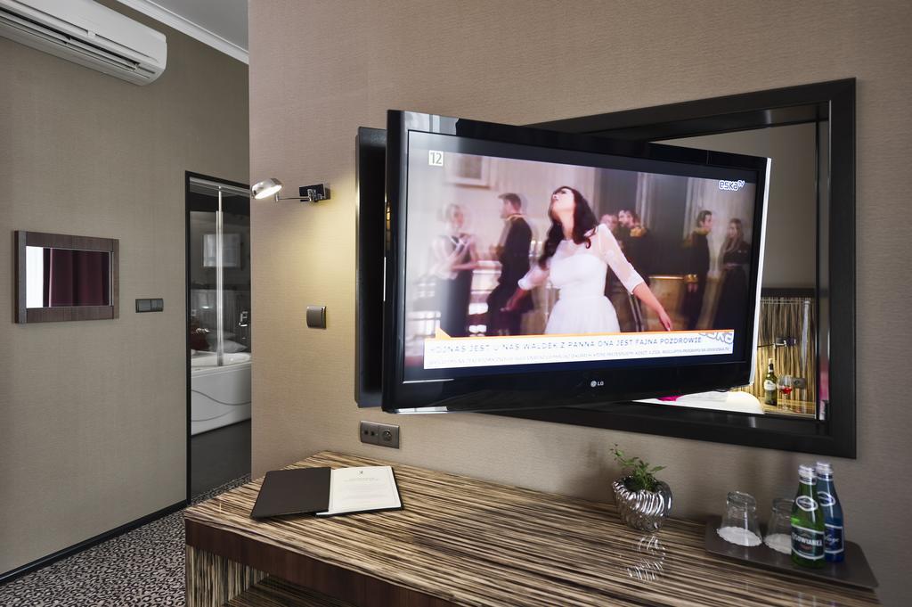שווידניקה Hotel Fado Spa & Restaurant מראה חיצוני תמונה