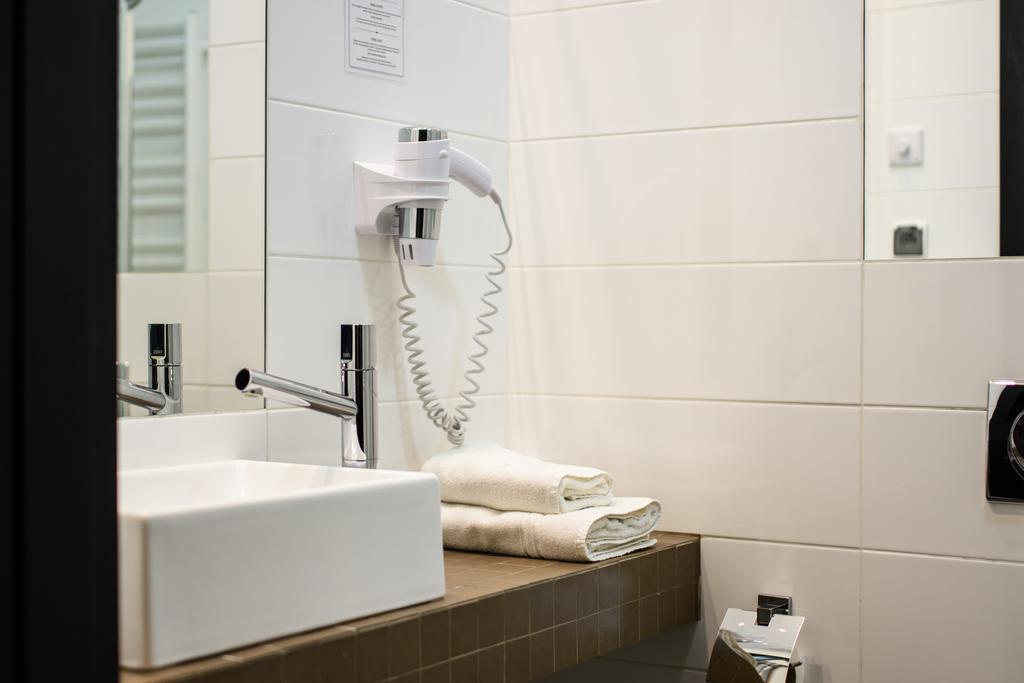 שווידניקה Hotel Fado Spa & Restaurant מראה חיצוני תמונה