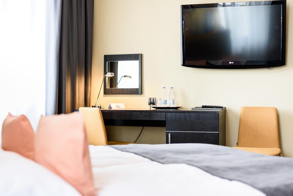 שווידניקה Hotel Fado Spa & Restaurant מראה חיצוני תמונה