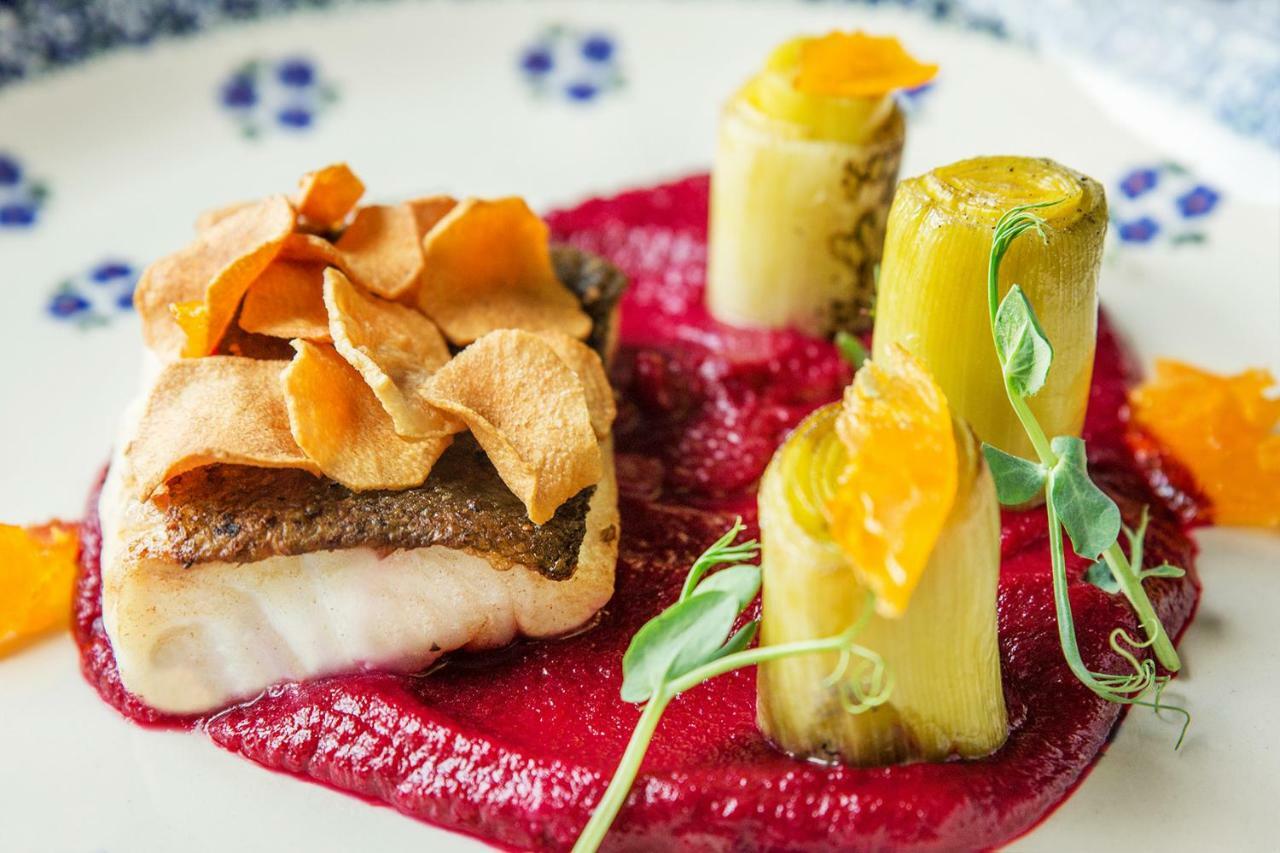 שווידניקה Hotel Fado Spa & Restaurant מראה חיצוני תמונה