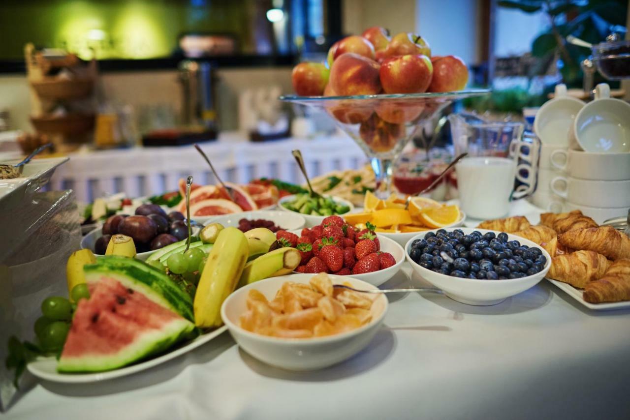 שווידניקה Hotel Fado Spa & Restaurant מראה חיצוני תמונה